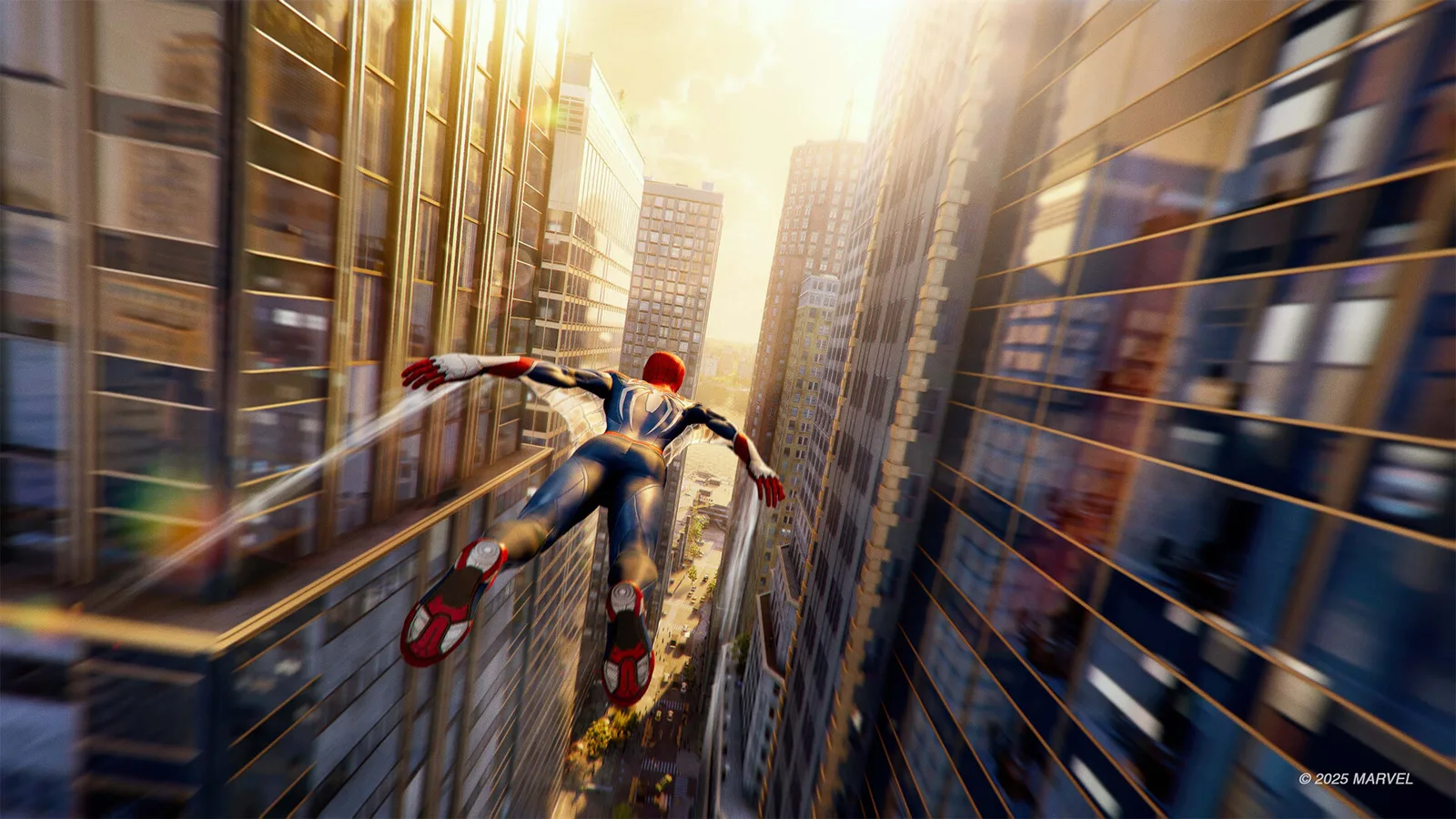 Spider-Man 2 balanceándose entre los edificios de Nueva York